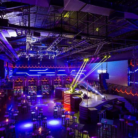 Claro Hotel Кендари Экстерьер фото
