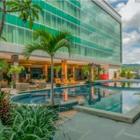 Claro Hotel Кендари Экстерьер фото