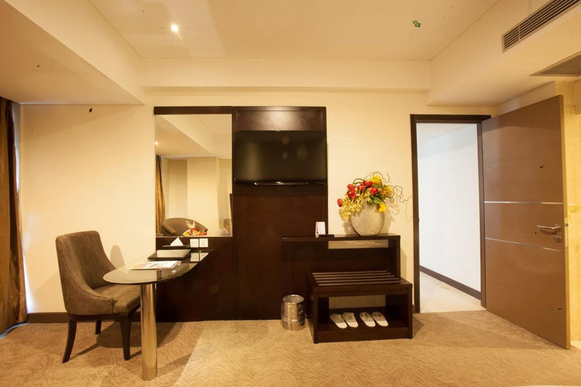 Claro Hotel Кендари Экстерьер фото
