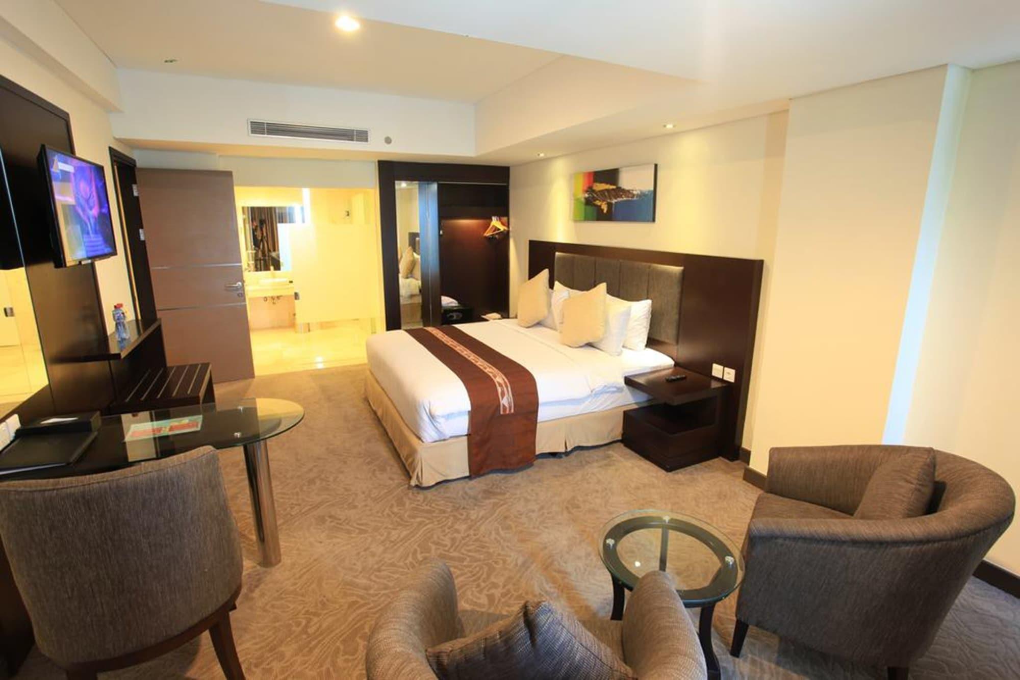 Claro Hotel Кендари Экстерьер фото