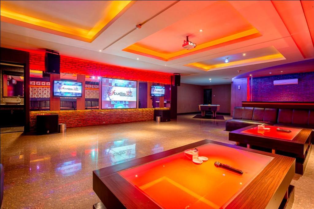 Claro Hotel Кендари Экстерьер фото