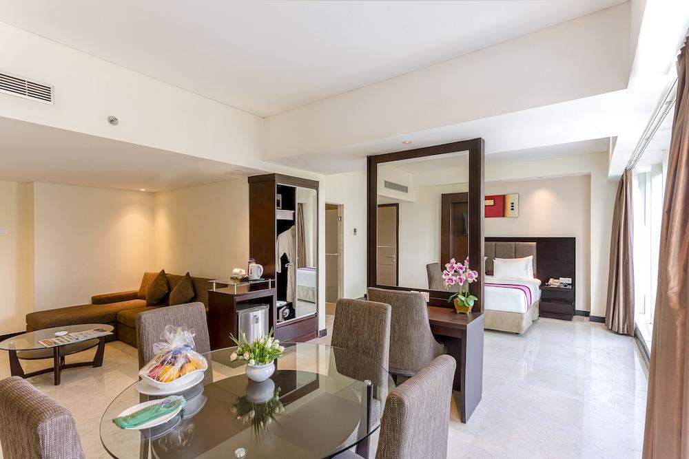 Claro Hotel Кендари Экстерьер фото