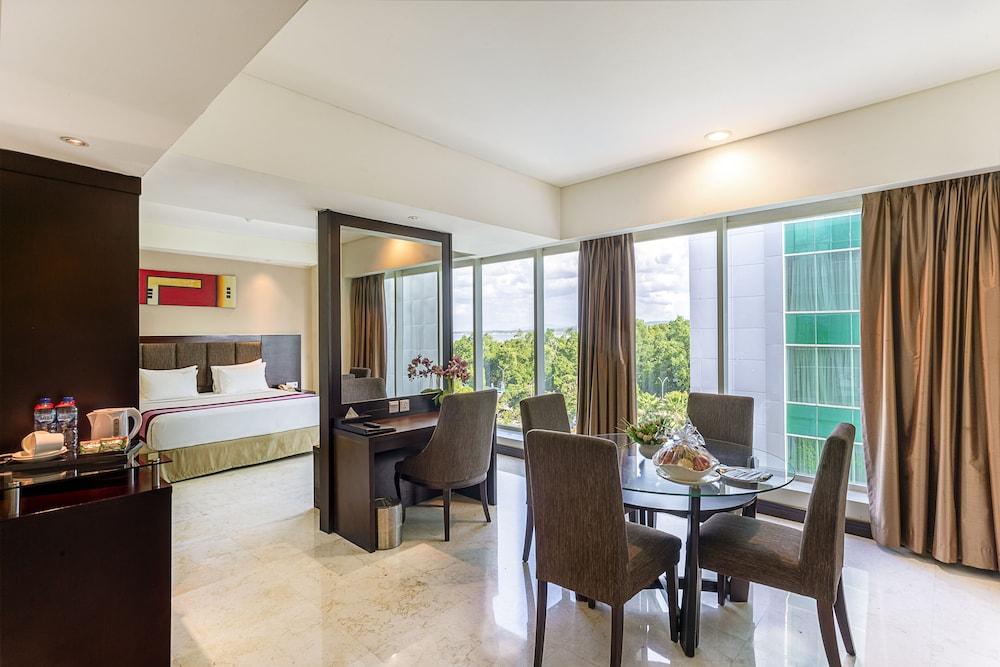 Claro Hotel Кендари Экстерьер фото