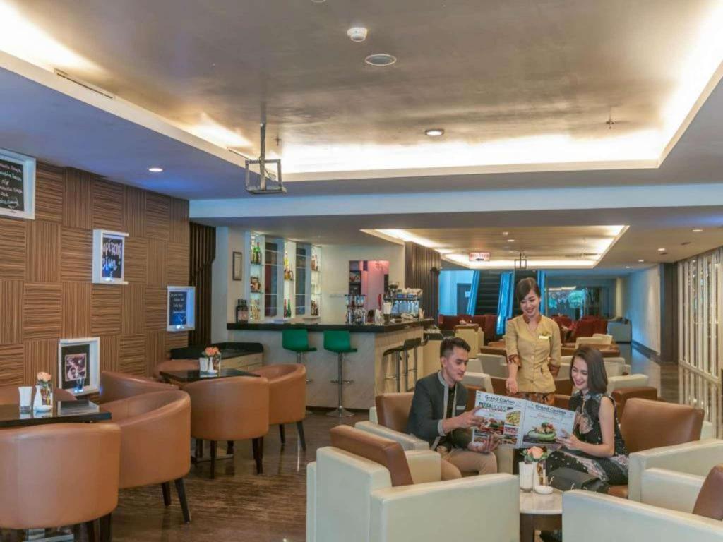 Claro Hotel Кендари Экстерьер фото