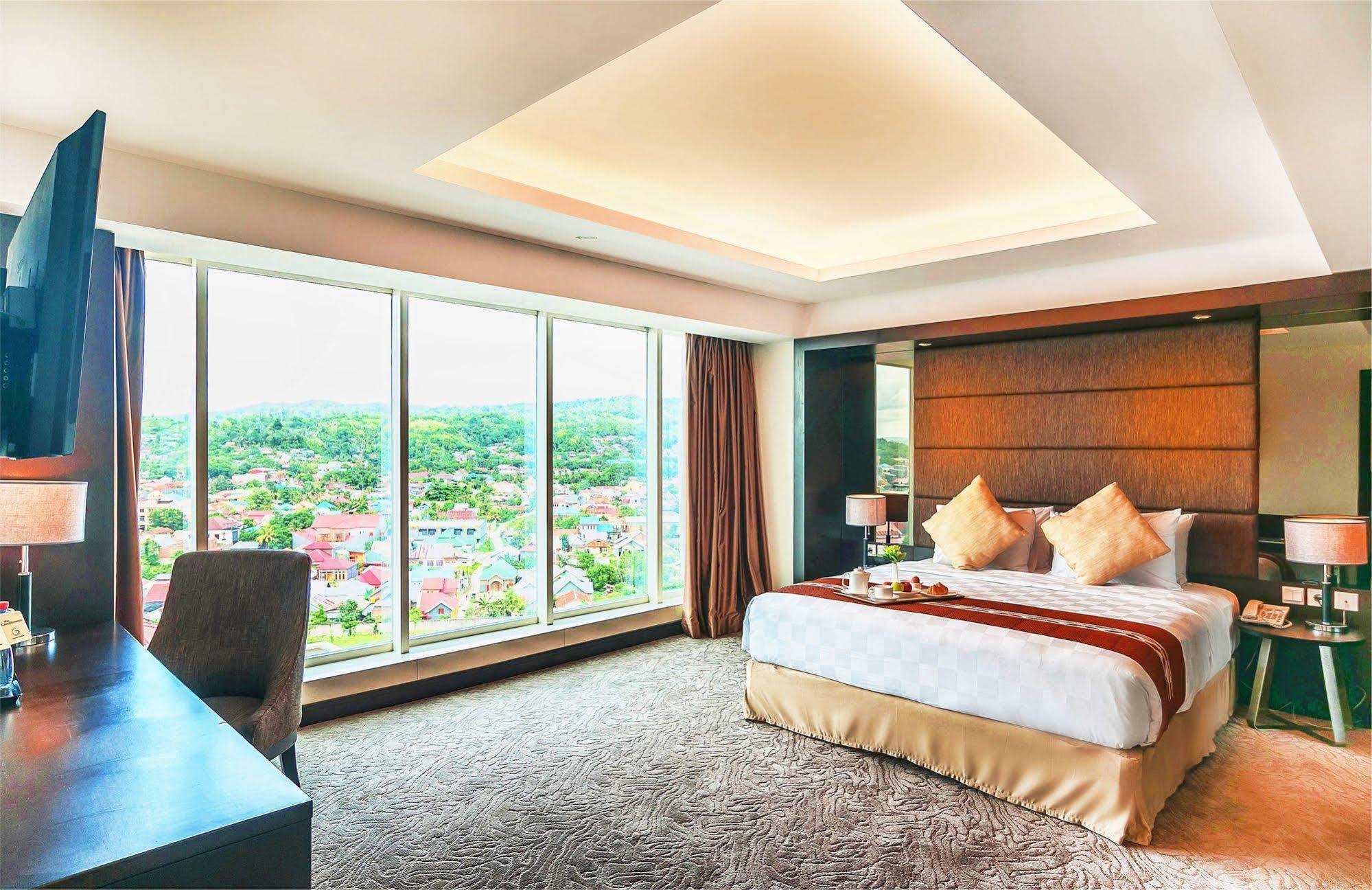 Claro Hotel Кендари Экстерьер фото