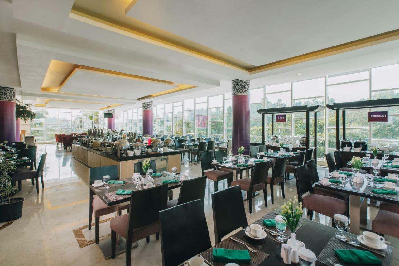 Claro Hotel Кендари Экстерьер фото